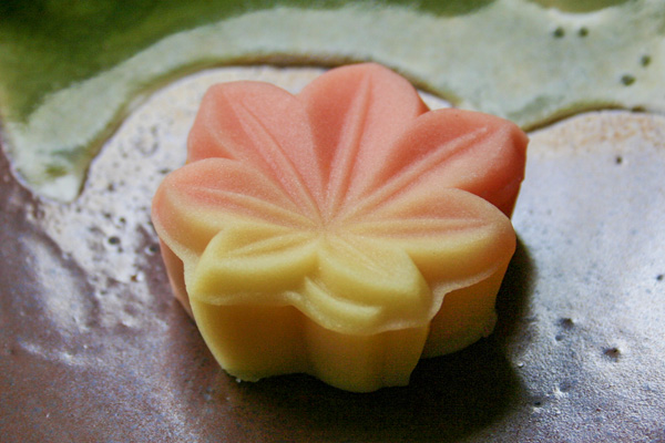 白藤屋 和菓子  紅葉（もみじ）